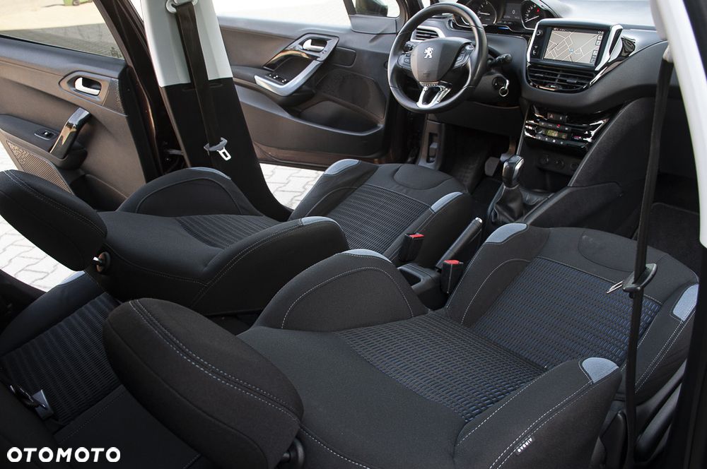 Peugeot 208 120 VTI Intuitive - 26