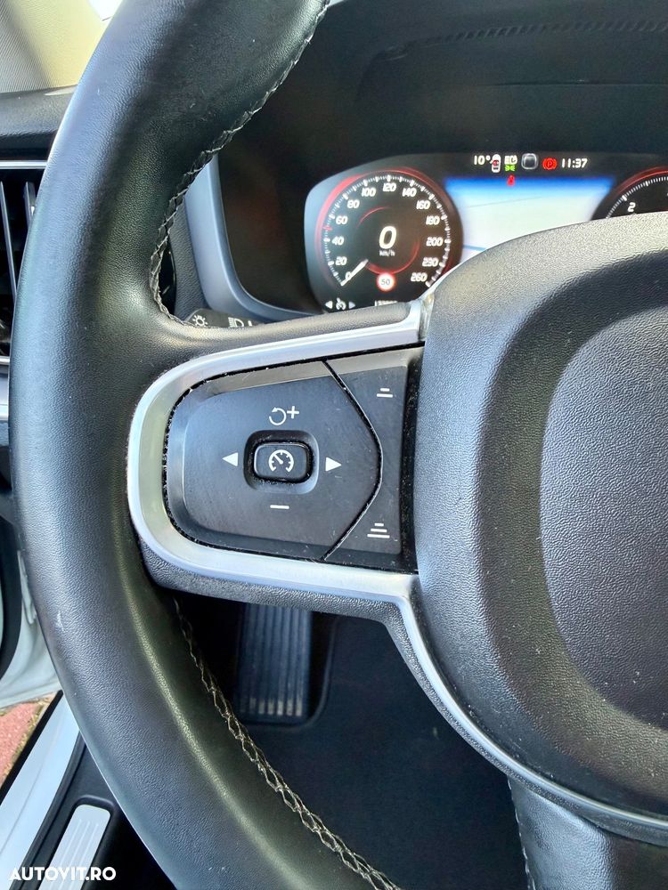 Volvo V60 B4 MHEV AT8 FWD Momentum Pro - 23