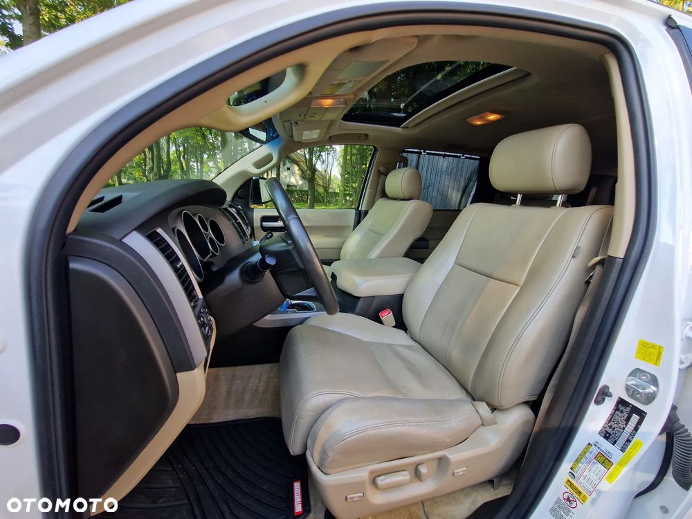 Toyota Sequoia - 19