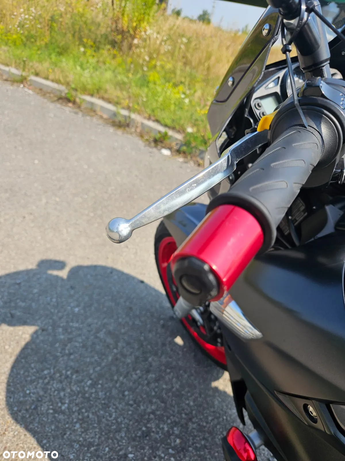 Suzuki GSR - 20
