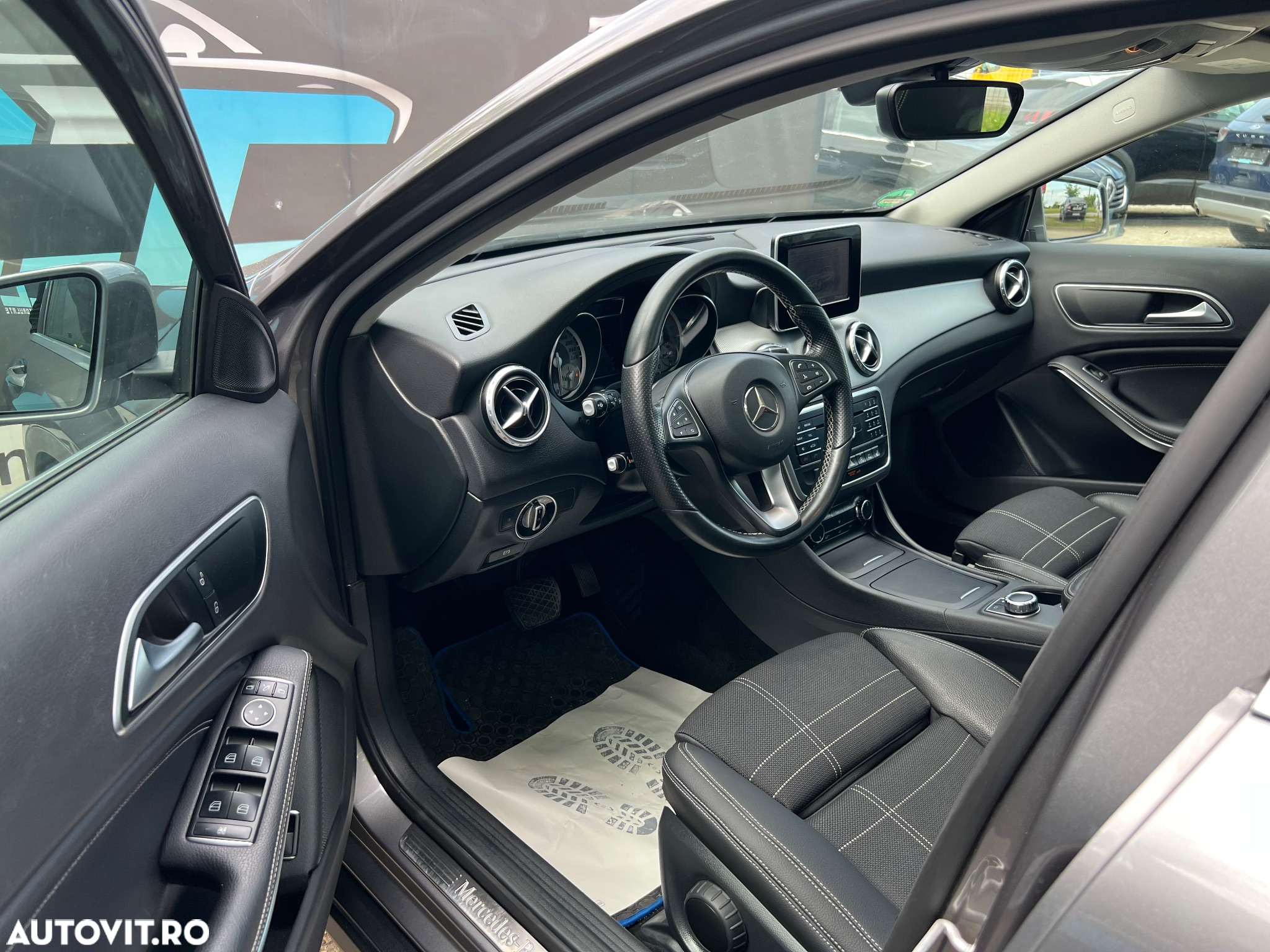 Mercedes-Benz GLA 220 d 7G-DCT Urban - 11