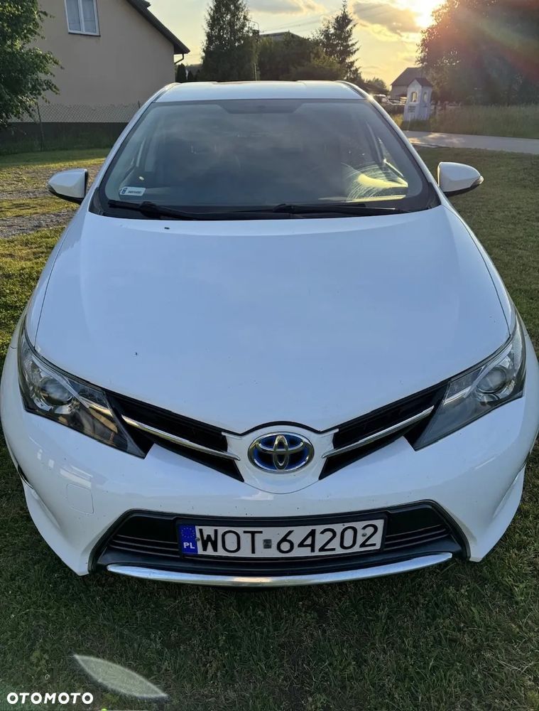 Toyota Auris ver-1-8-hsd-luna - 3