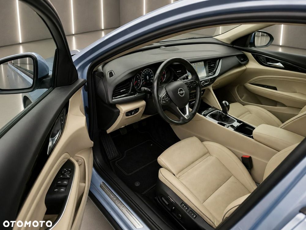Opel Insignia - 10