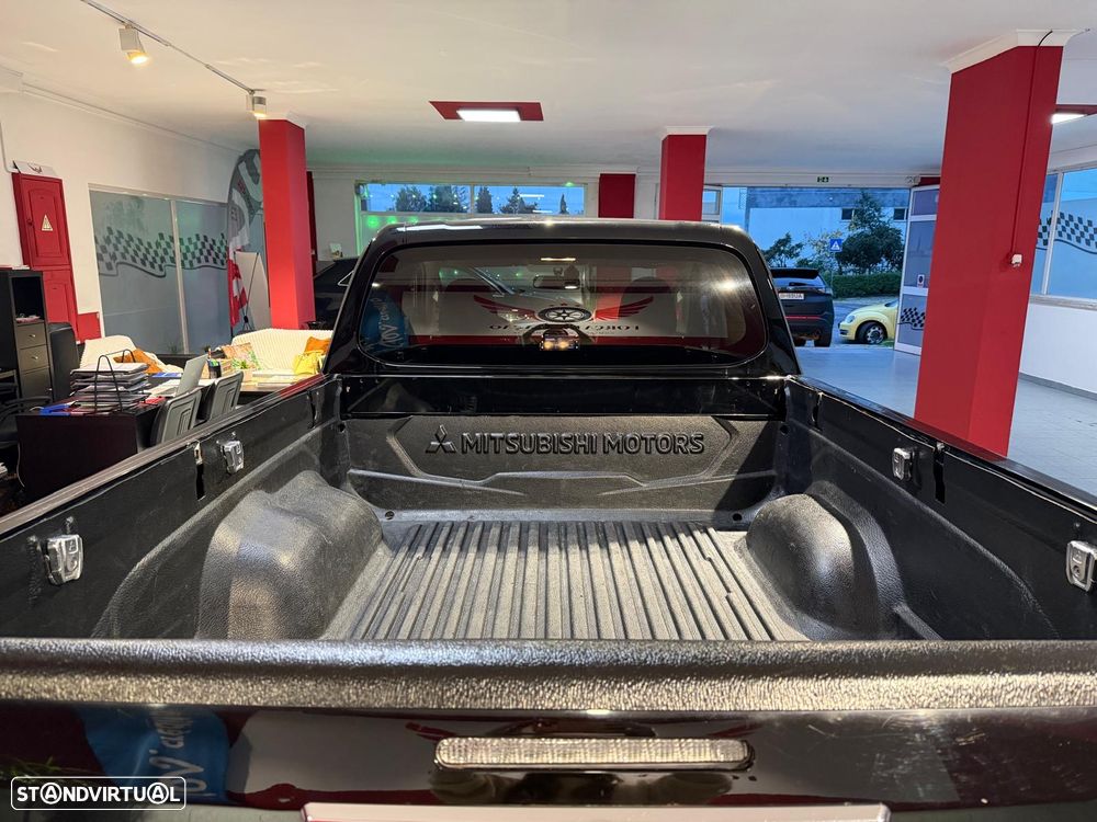 Mitsubishi L200 2.3 DI-D Club Invite Strakar Look 4WD - 12