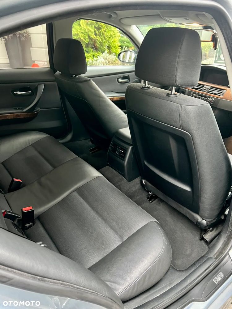 BMW Seria 3 325i - 25