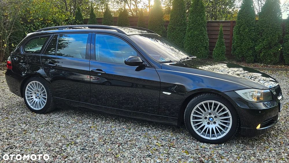 BMW Seria 3 325i Touring - 17
