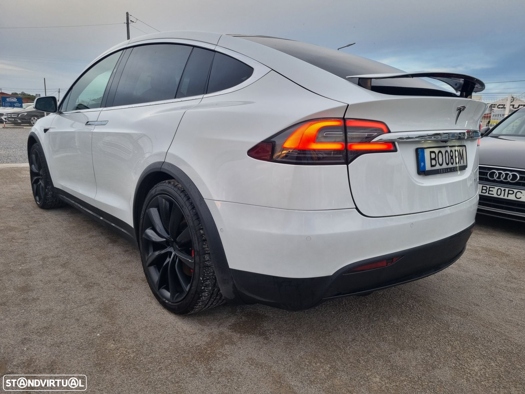 Tesla Model X - 4