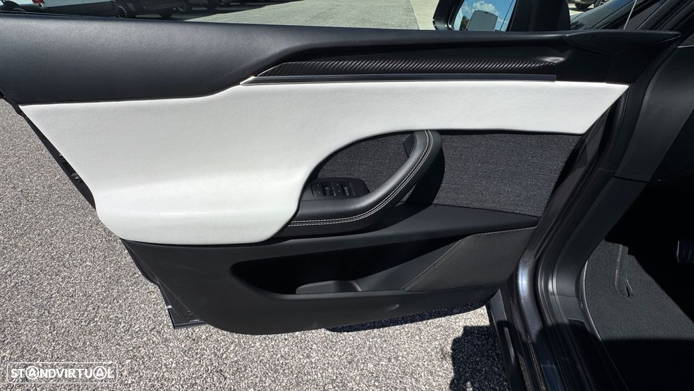 Tesla Model X Plaid AWD - 44