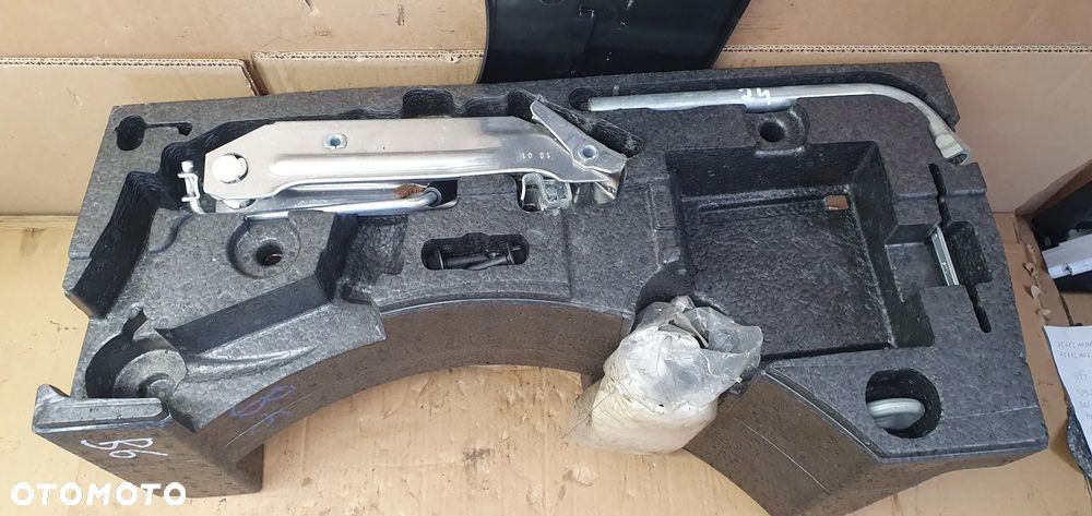 Wkład bagażnika lewarek klucz oryginał VW Passat B6 3C5012115C - 3