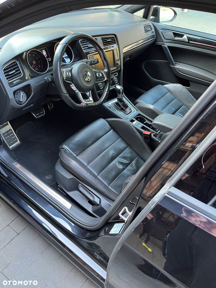 Volkswagen Golf - 8
