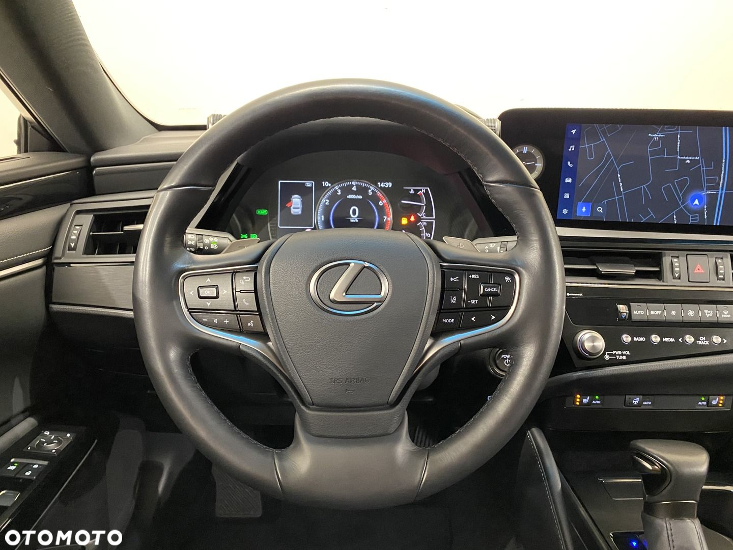 Lexus ES - 10