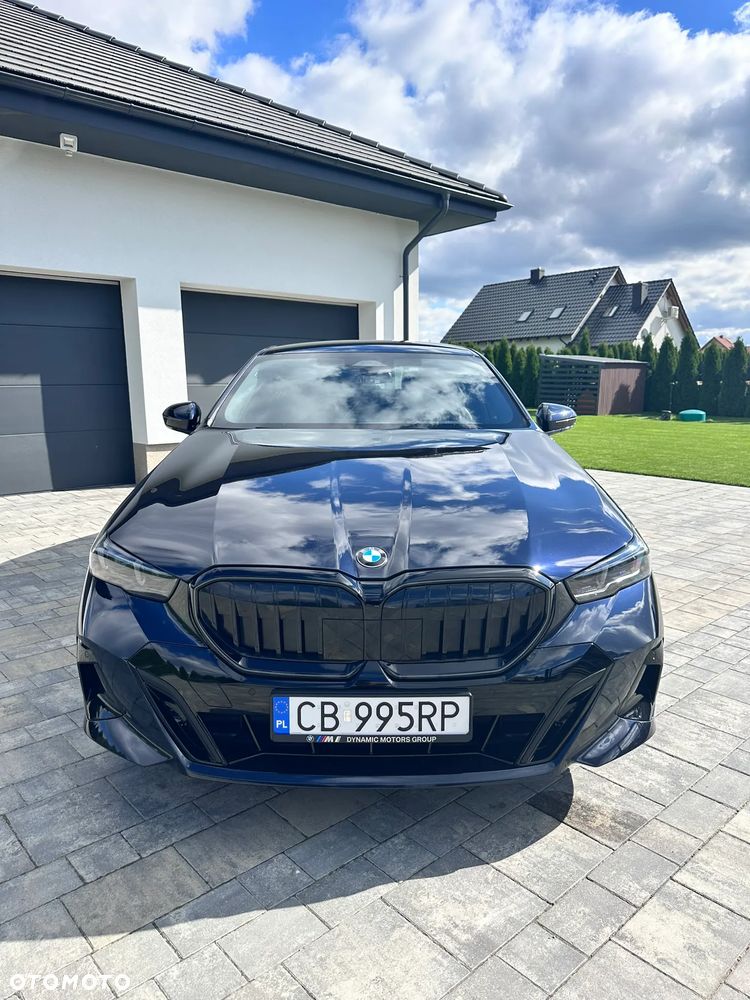 BMW Seria 5 M550i xDrive - 14