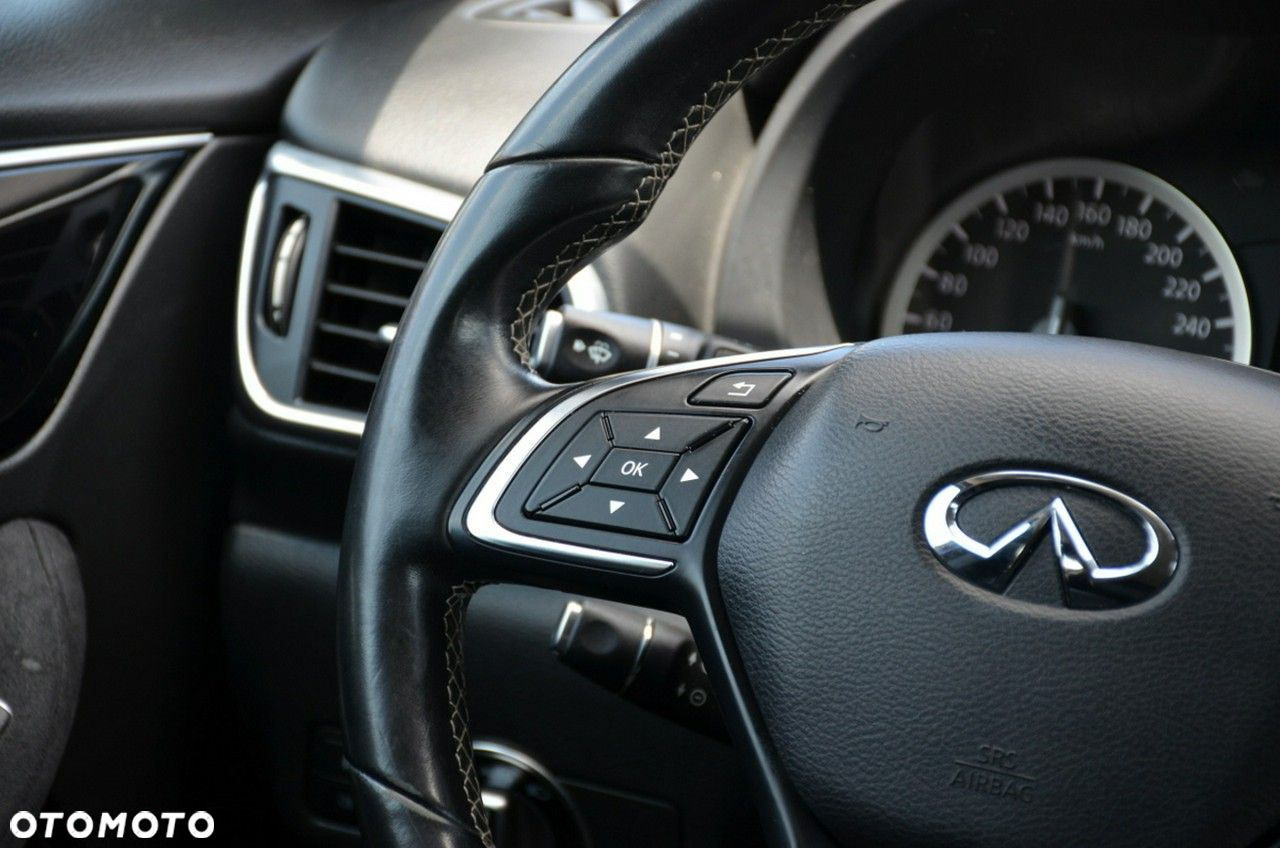 Infiniti Q30 - 16