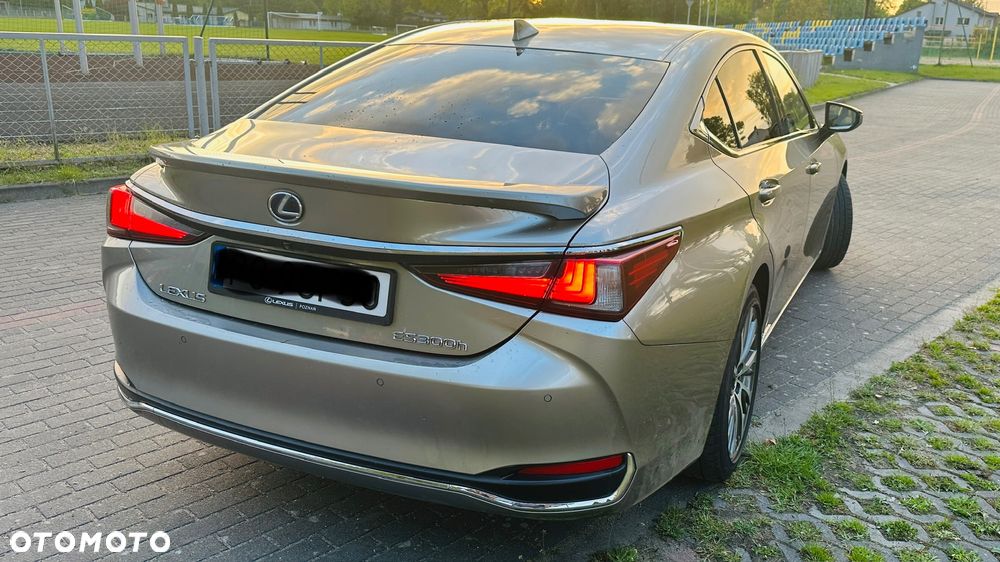 Lexus ES 300h Business Edition + - 4