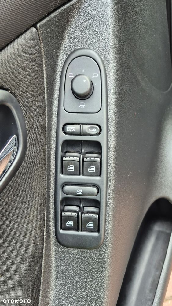 Seat Leon 1.6 16V Signo - 10