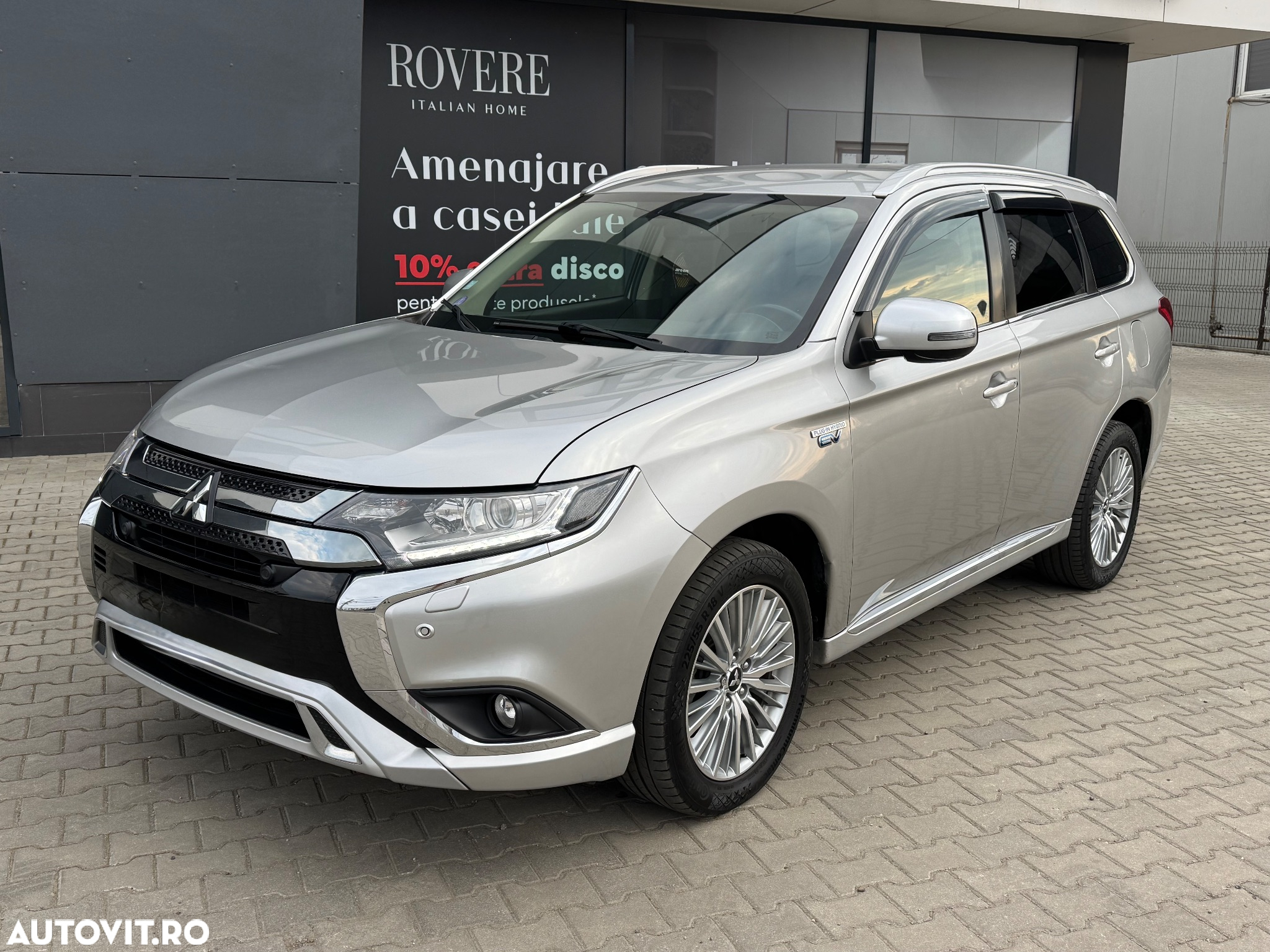 Mitsubishi Outlander 2.4 4WD Plug-In Hybrid Plus - 27