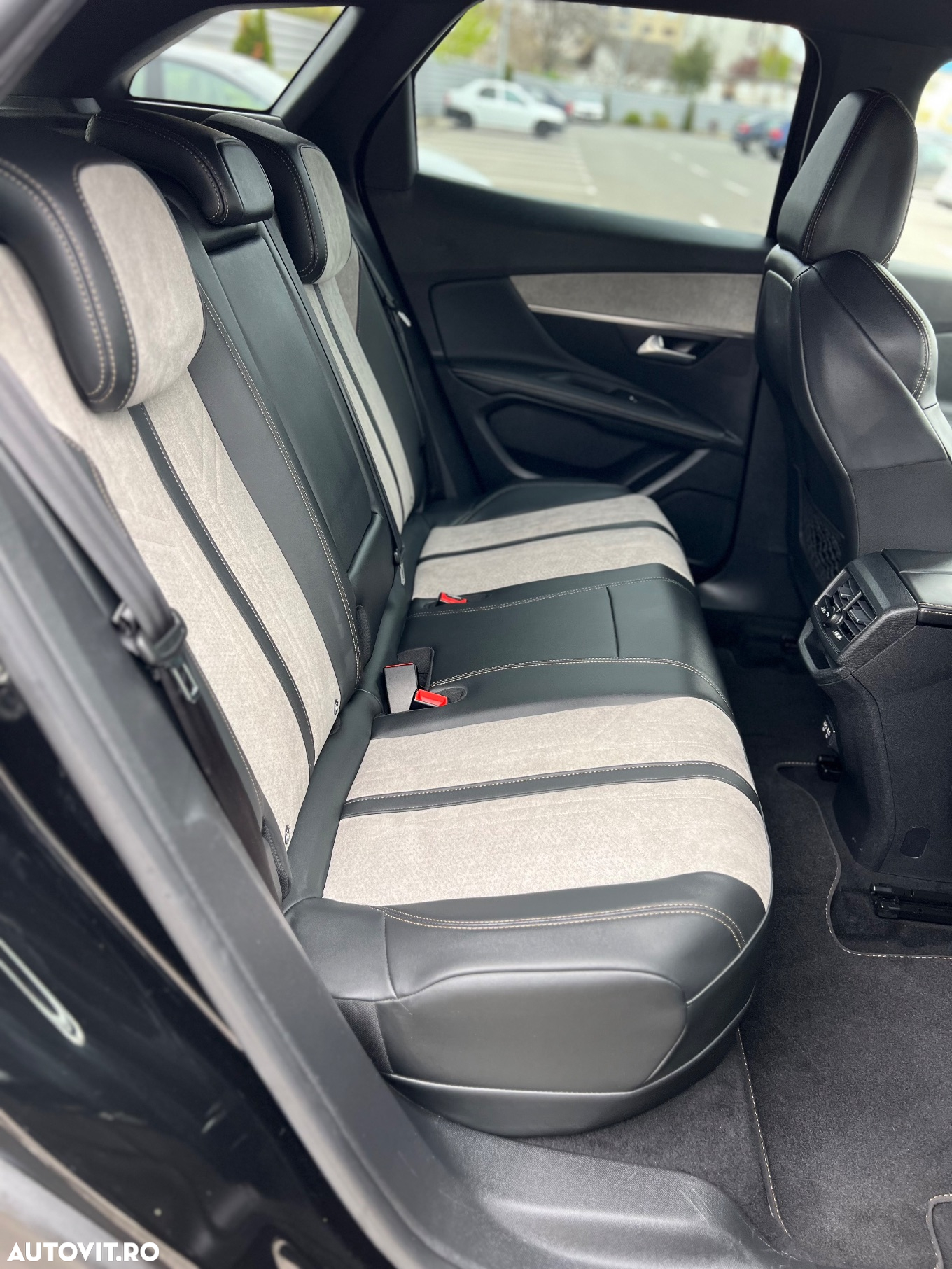 Peugeot 3008 Plug-In Hybrid 225 e-EAT8 GT - 23