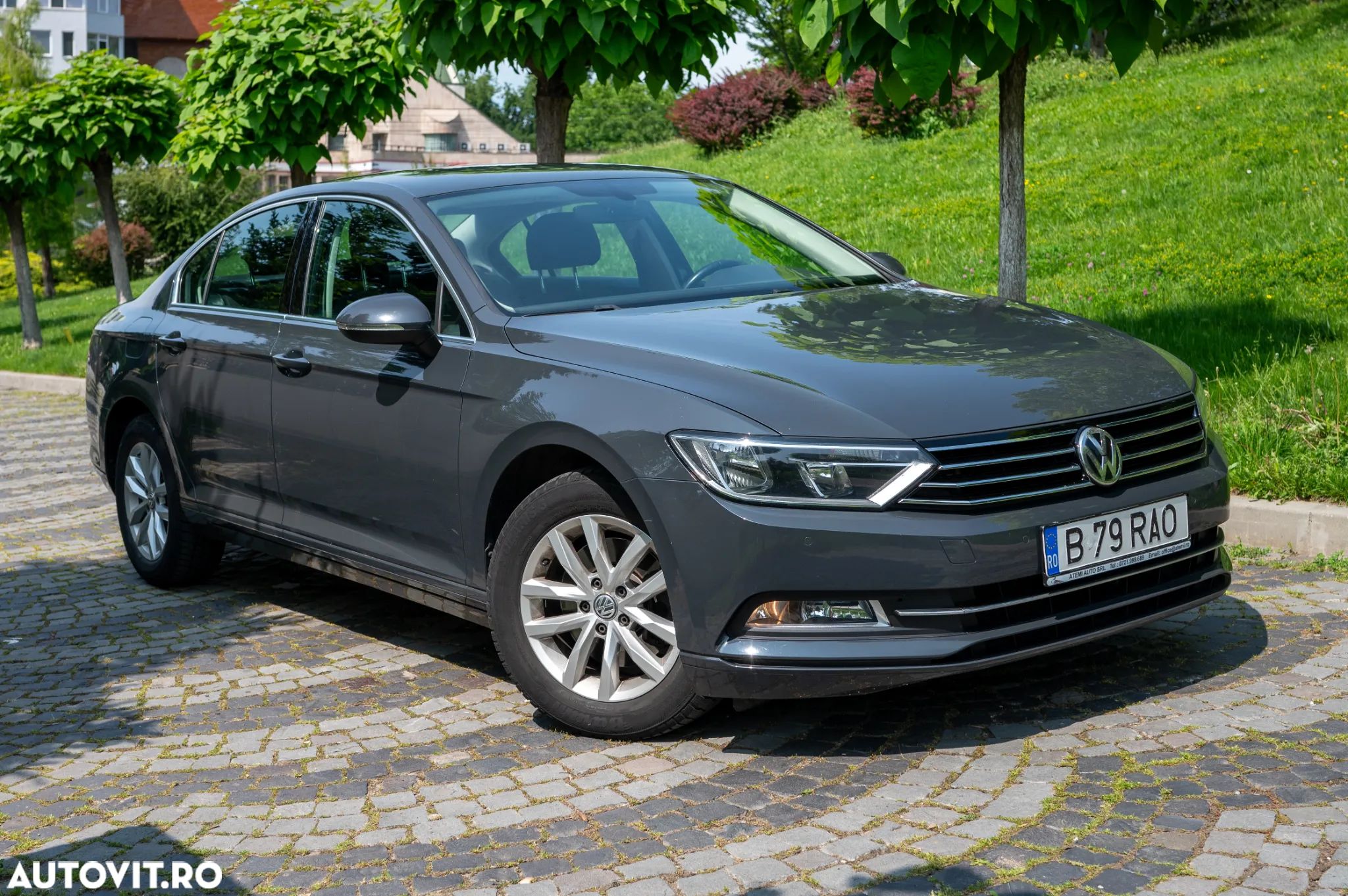 Volkswagen Passat - 1