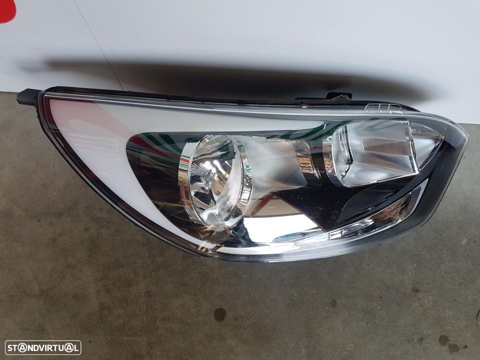 Farol Kia Rio 2015 - 1