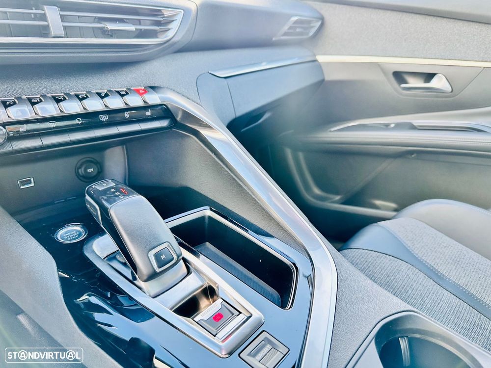Peugeot 5008 1.2 PureTech Allure EAT8 - 26