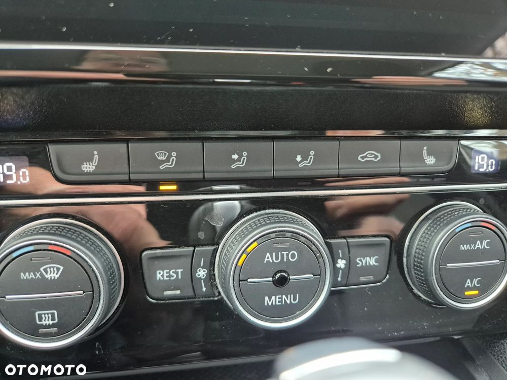 Volkswagen Passat 2.0 TSI Business DSG - 26