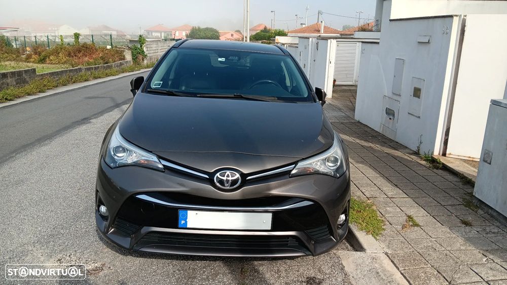 Toyota Avensis Touring Sports - 1