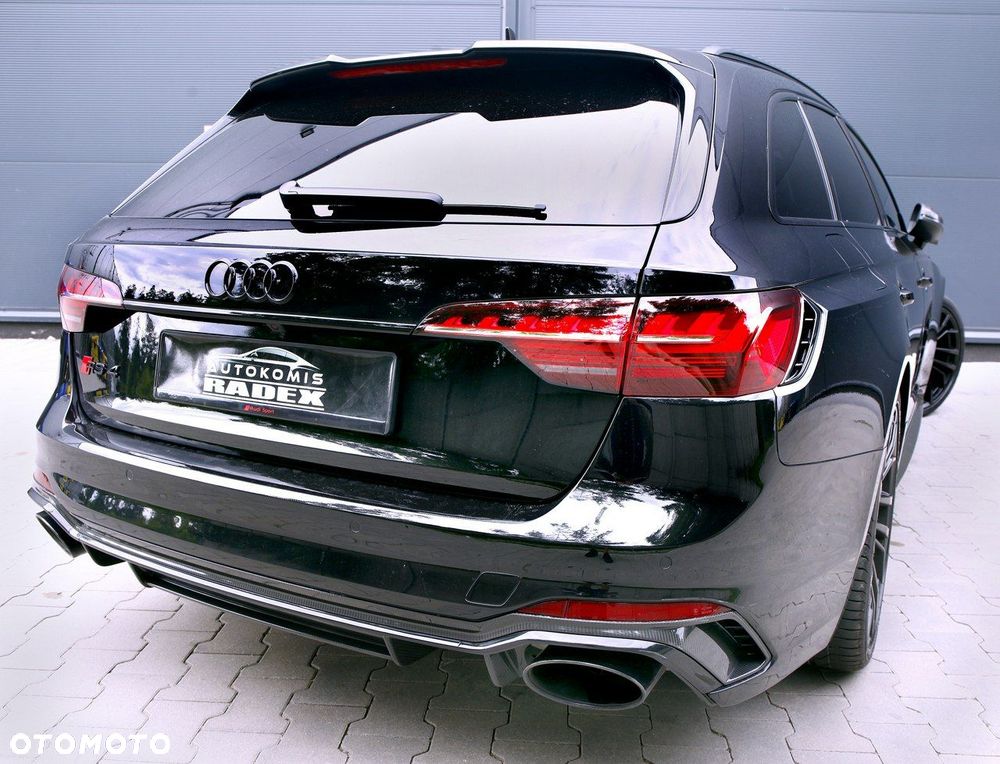 Audi RS4 Limousine - 33