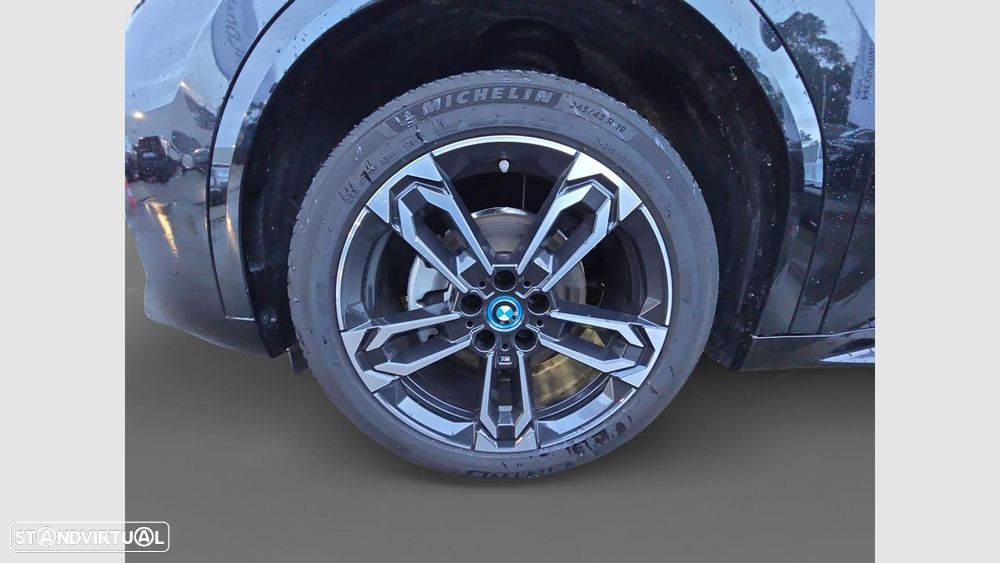 BMW iX2 eDrive20 Edição Desportiva M - 16