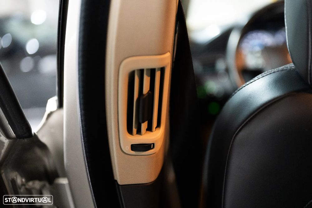 Volvo XC 70 D5 Summum Geartronic - 37