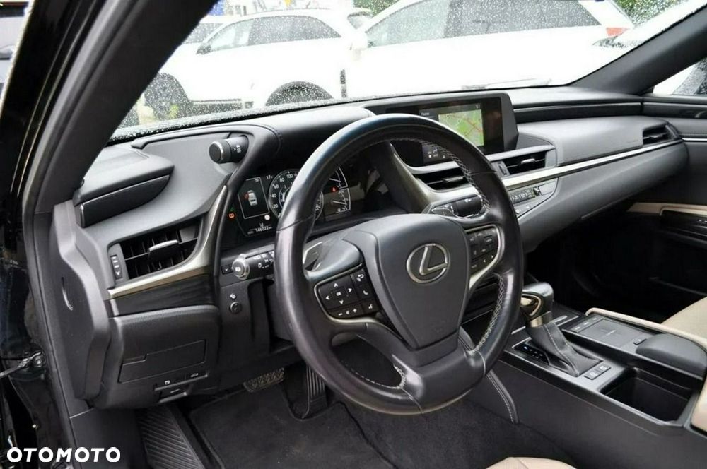 Lexus ES 300h Business Edition + - 18