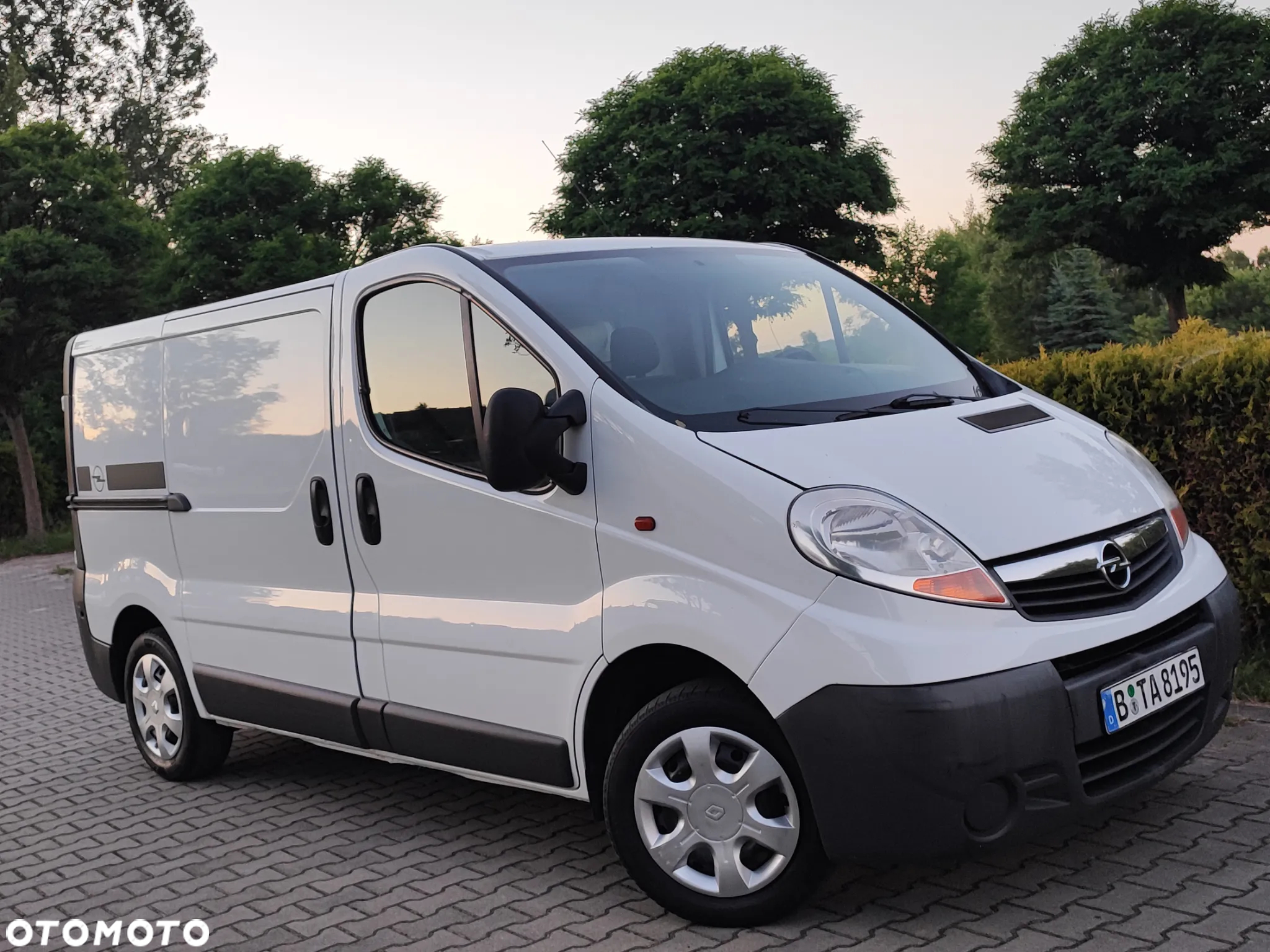 Renault Trafic 2.0 115 KM - 11