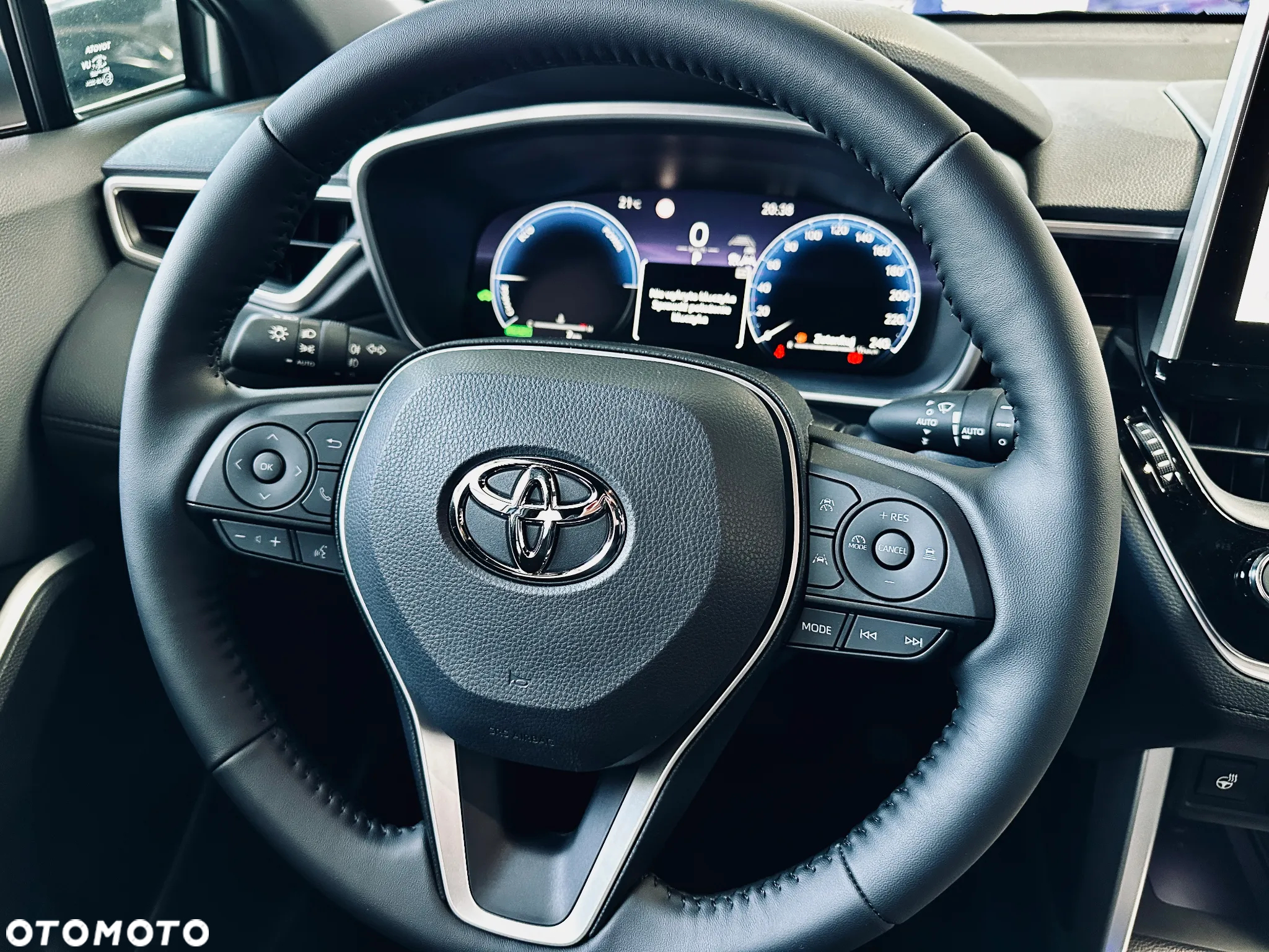Toyota Corolla Cross 2.0 Hybrid Style - 17