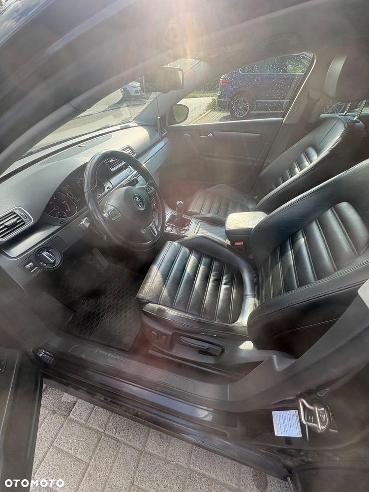 Volkswagen Passat 2.0 TDI BlueMotion Technology R-Line - 10