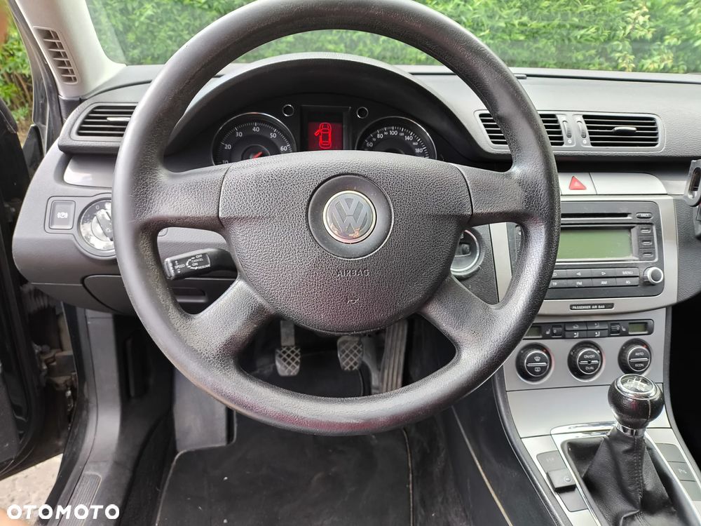 Volkswagen Passat 1.6 Comfortline - 17
