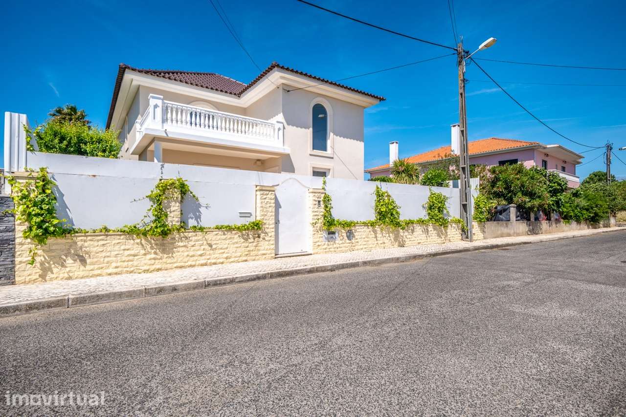 Moradia Isolada Renovada T4+1 com Piscina e Jardim 
Bicesse - Cascais - Grande imagem: 2/51