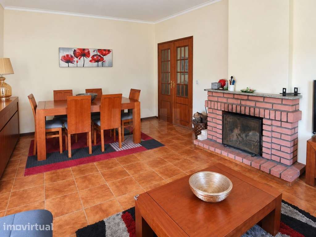Apartamento T3, com garagem, sótão, várias varandas e excelentes vi... - Grande imagem: 3/16