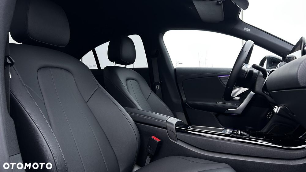 Mercedes-Benz CLA 180 Progressive 7G-DCT - 23