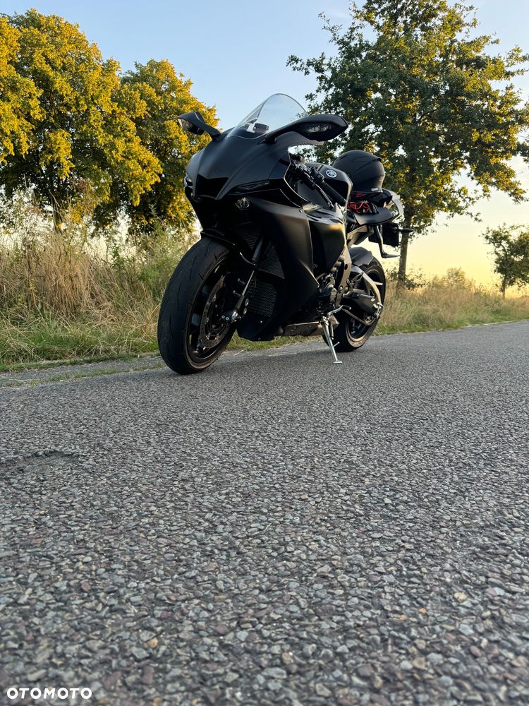 Yamaha R1 - 7