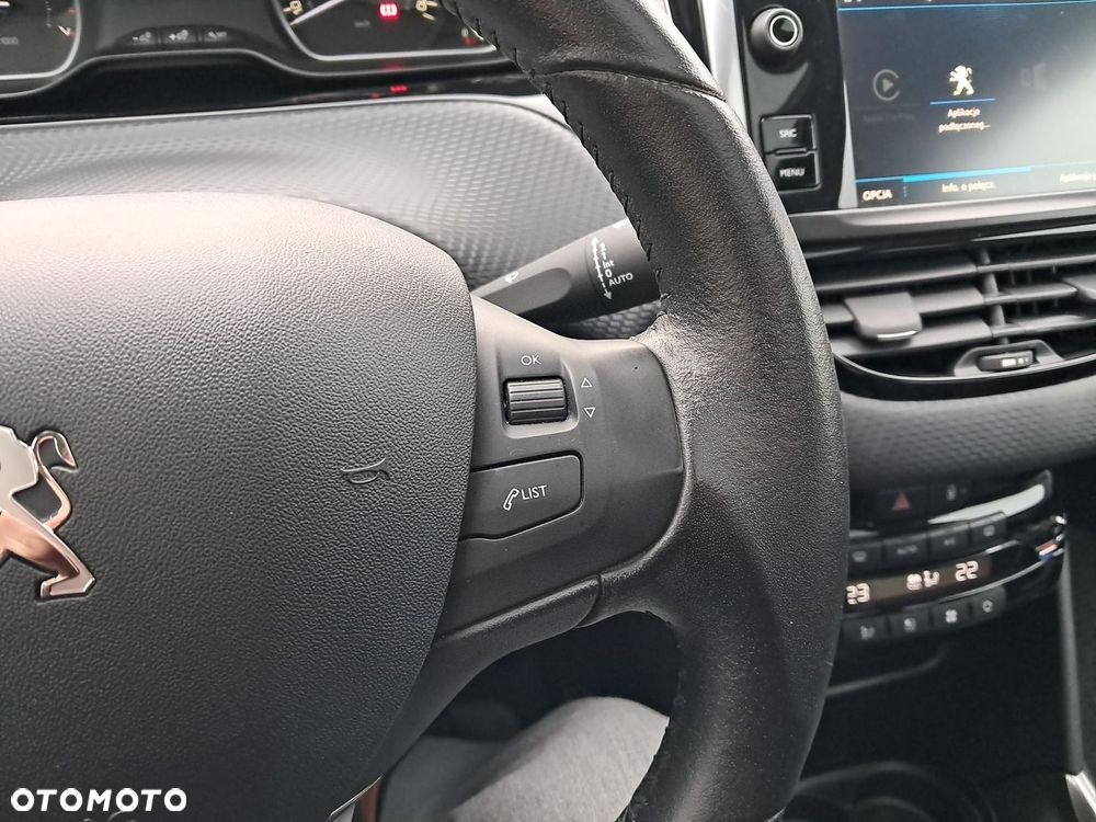 Peugeot 2008 1.2 Pure Tech Style S&S - 16