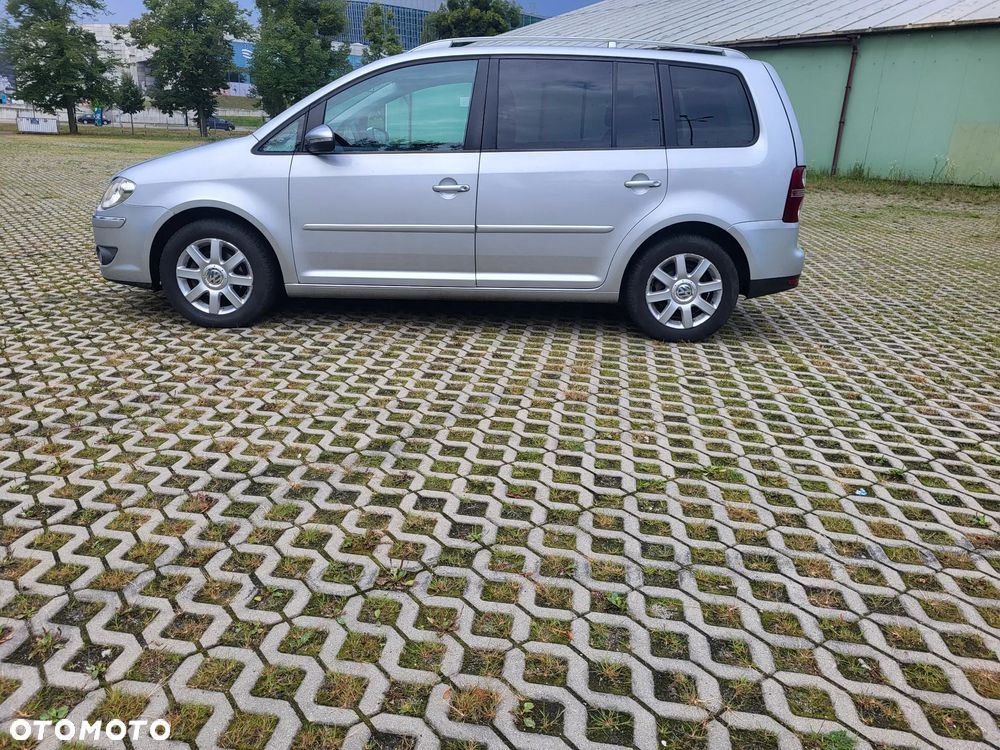 Volkswagen Touran 2.0 TDI DPF Highline DSG - 16