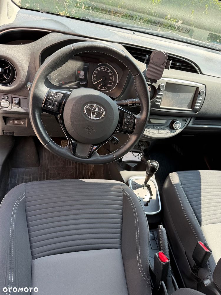 Toyota Yaris Hybrid 100 Premium - 5