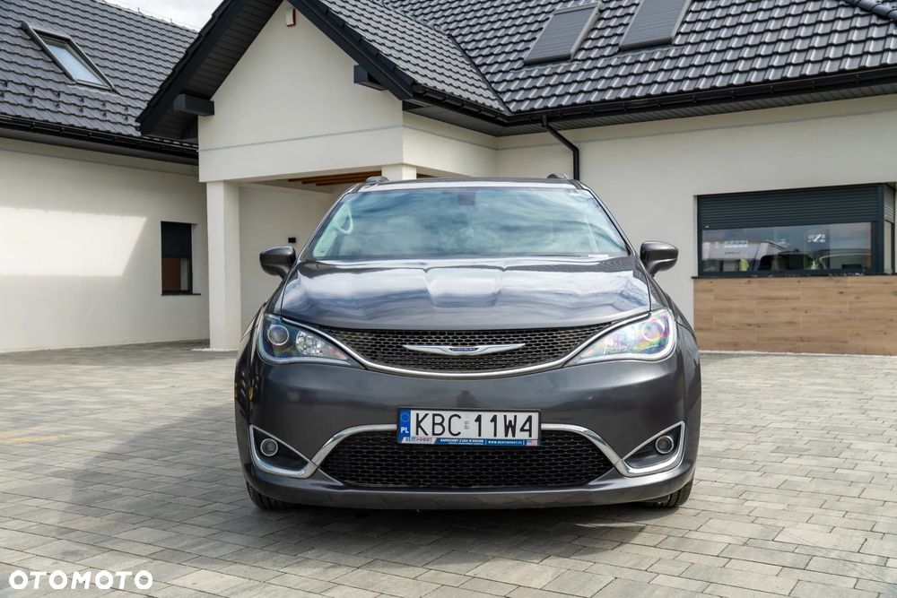 Chrysler Pacifica - 3