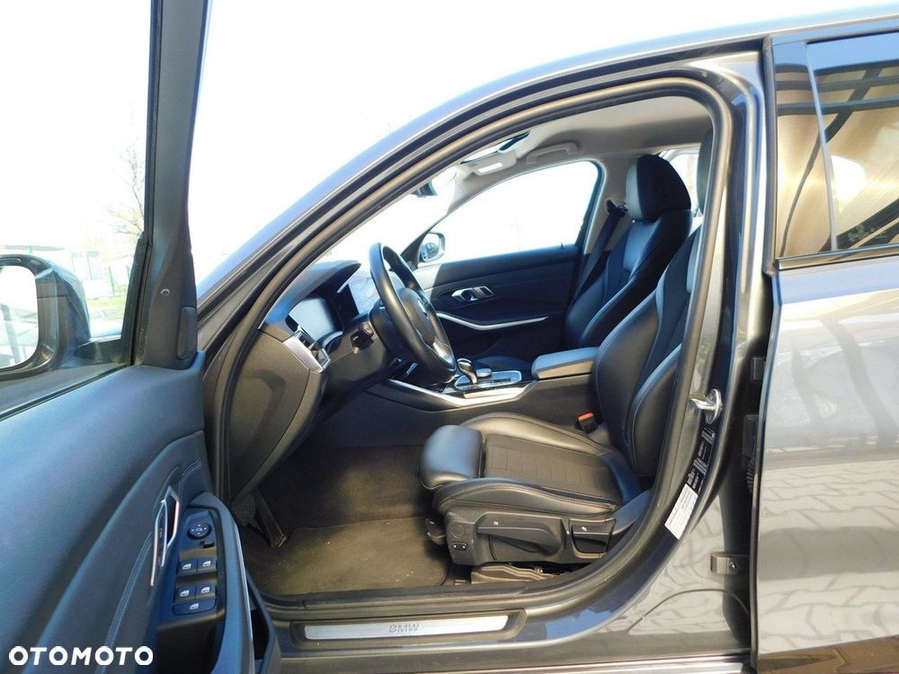 BMW Seria 3 320d Sport Line Shadow sport - 16