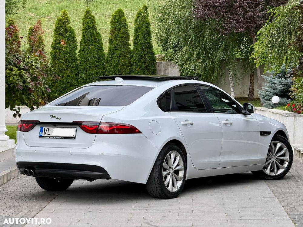 Jaguar XF 20d RWD Portfolio - 6