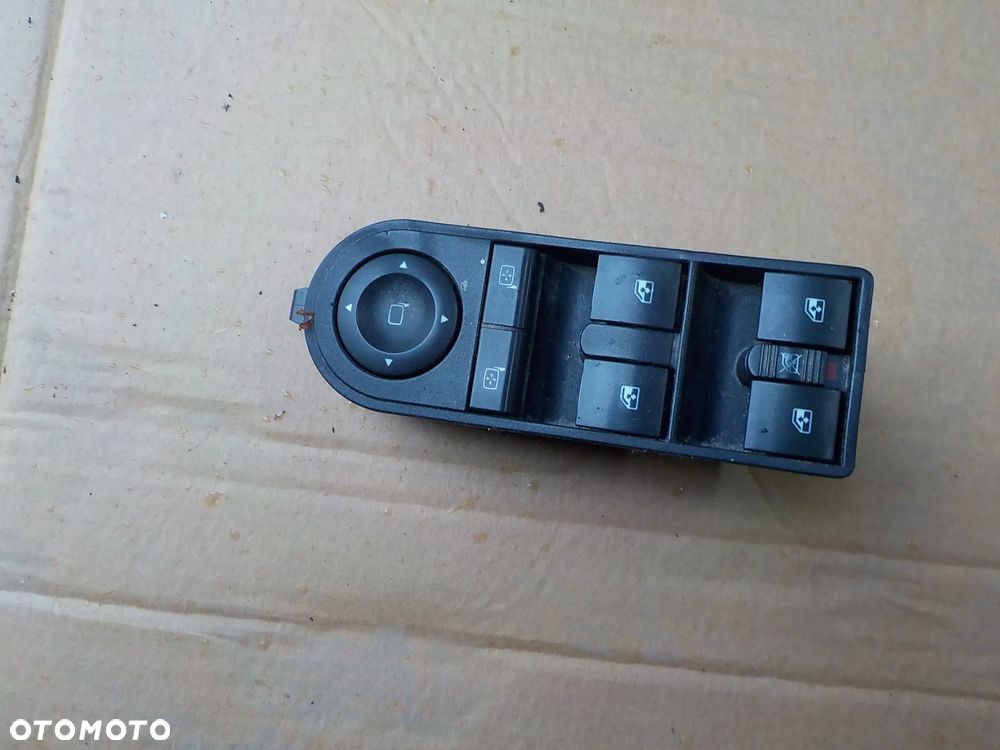 panel przełącznik szyb opel zafira b 13228699 CB - 1