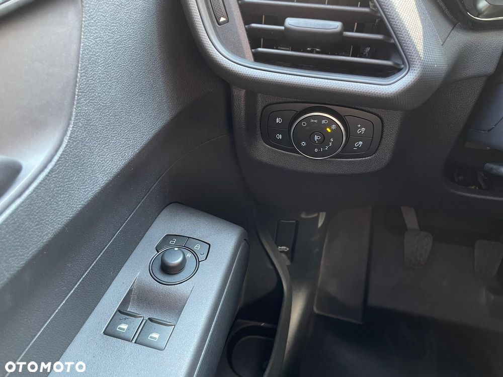 Ford Transit Courier - 23