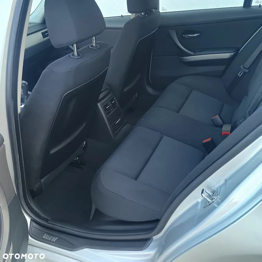 BMW Seria 3 318i - 33