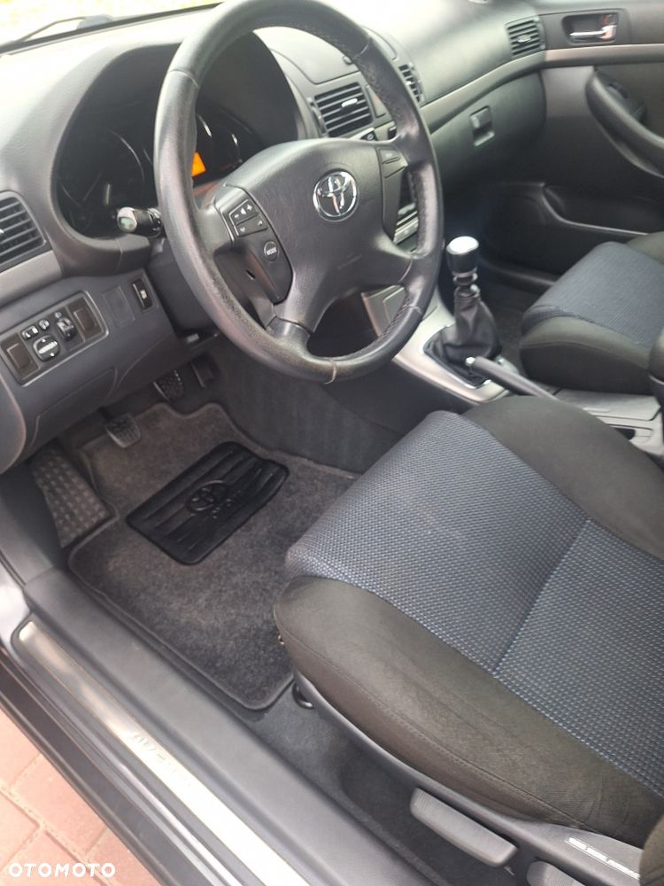 Toyota Avensis - 7