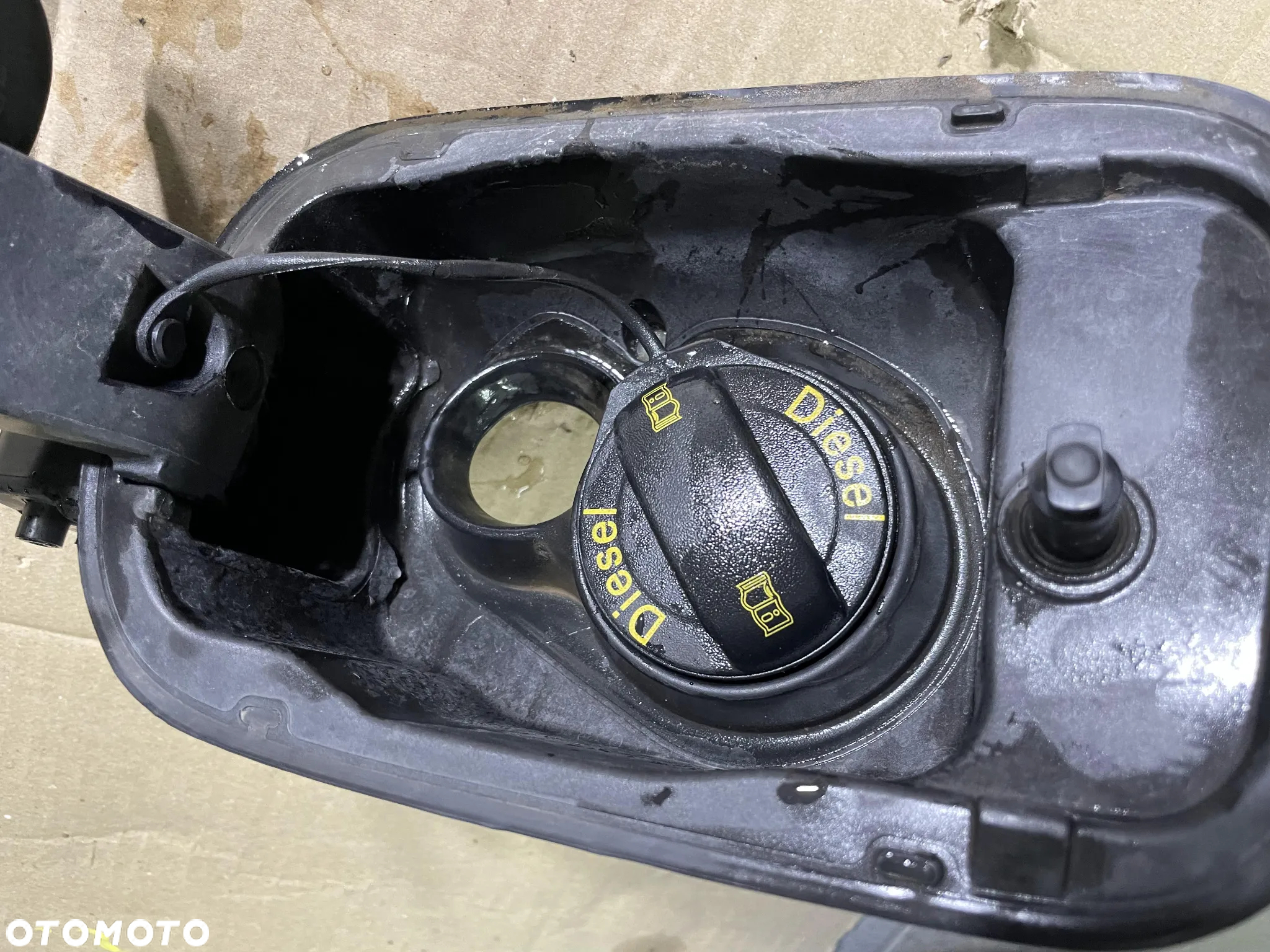 KLAPKA WLEWU PALIWA AUDI A6 C7 - 4