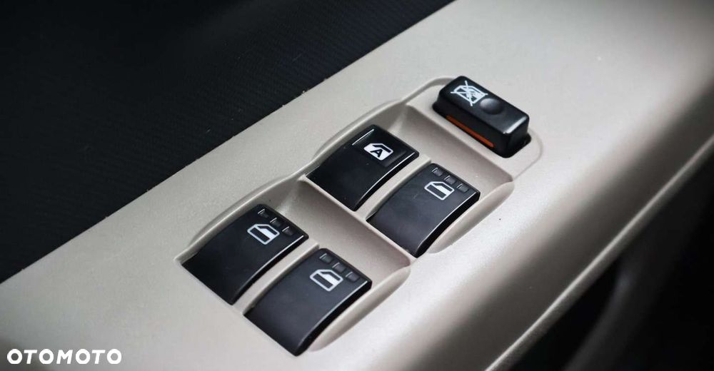 Daihatsu Sirion - 22